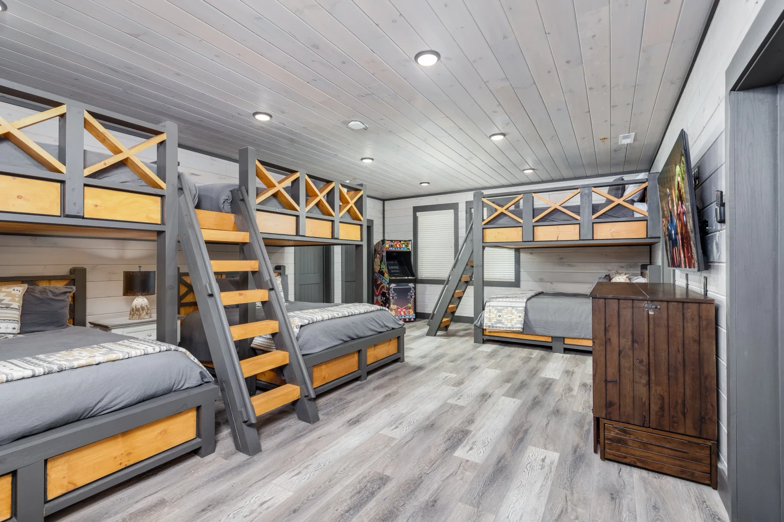 cabins for large groups in gatlinburg tn